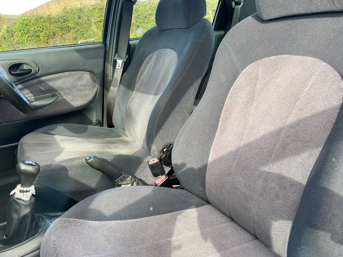 1997 Ford Escort Image 2